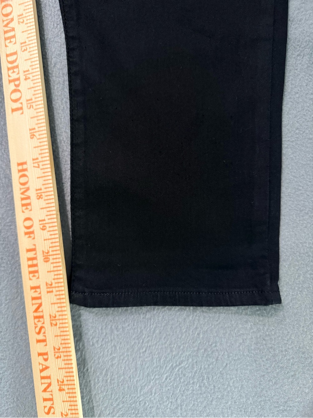 Levi's - Women's 311 Shaping Skinny Capris - Picture 6 of 8